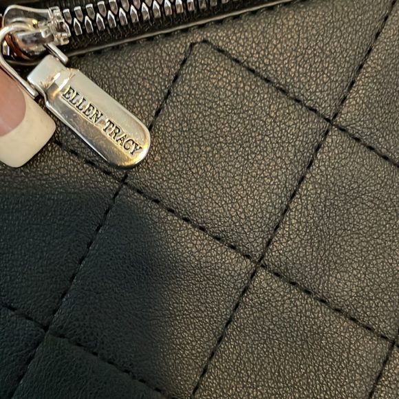 🦋🖤Ellen Tracy Quilted Top Handle Crossbody🖤🦋 - Picture 9 of 9